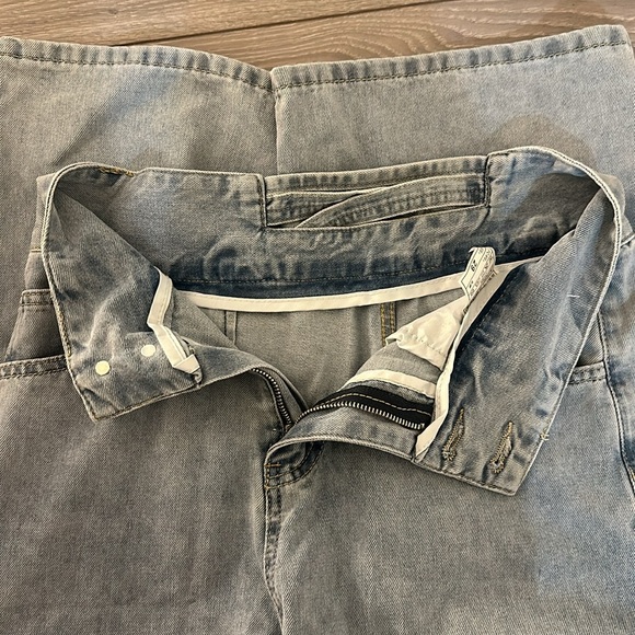 Size 29 Jeans - Picture 3 of 3